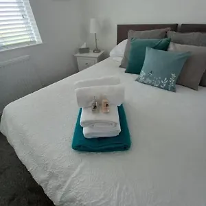 Wavecrest With Hot Tub Garden Sleeps 8 , Flamborough United Kingdom